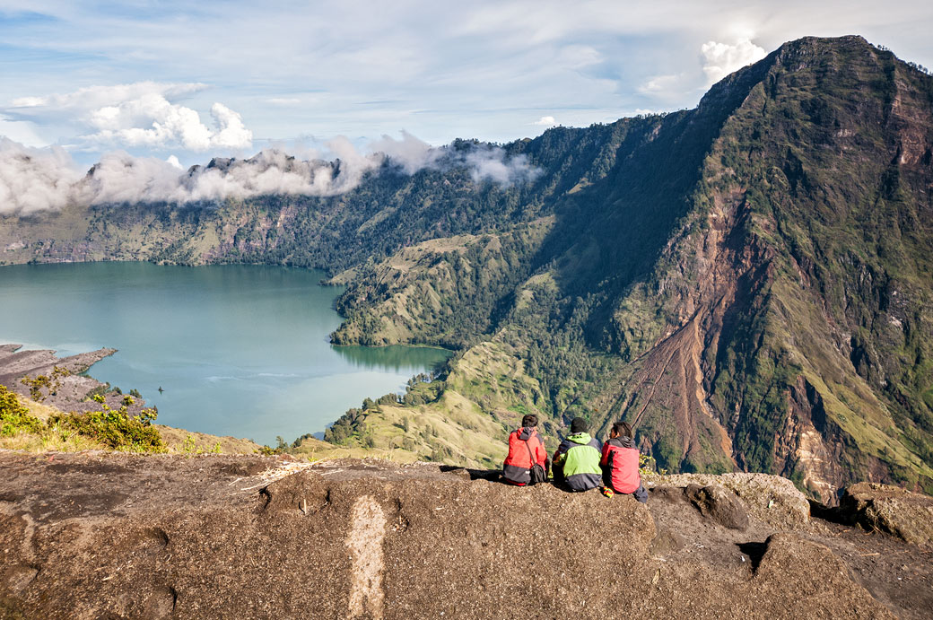 Repos au camp après le sommet du Rinjani, Lombok