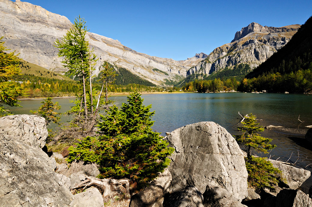 Lac de Derborence et Mont Gond dans le canton du Valais, Suisse