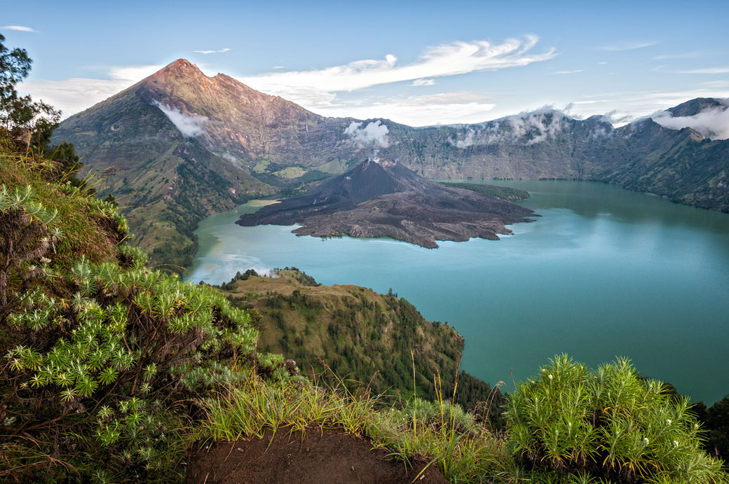 Lac de la caldeira Segara Anak sur le Mont Rinjani, Lombok