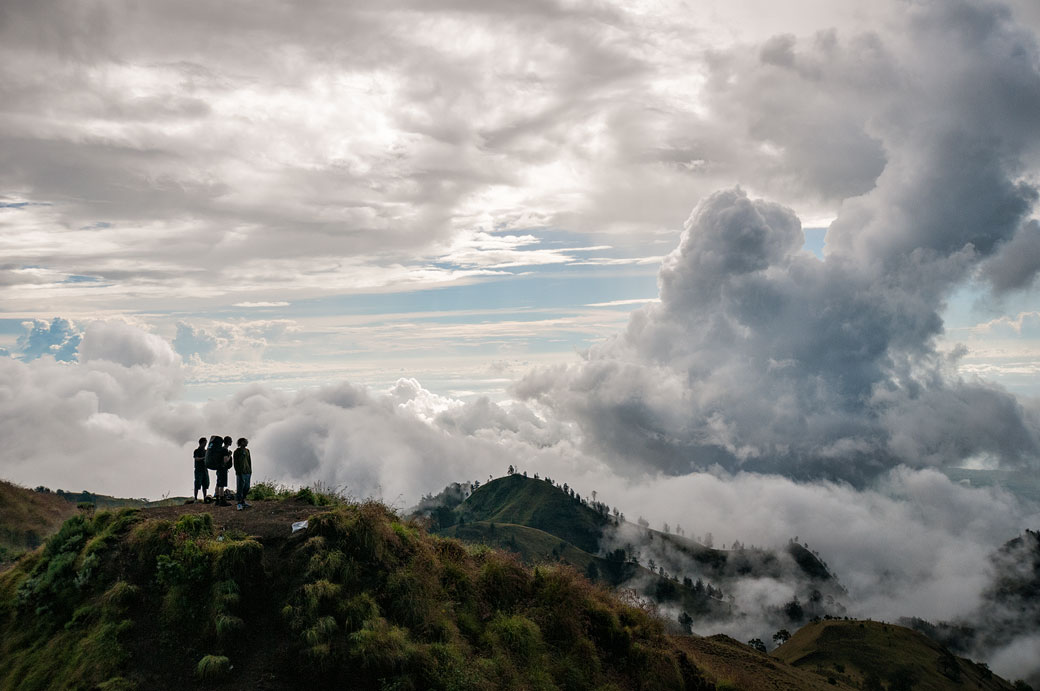 Dans les nuages du Senaru crater rim camp sur le Mont Rinjani