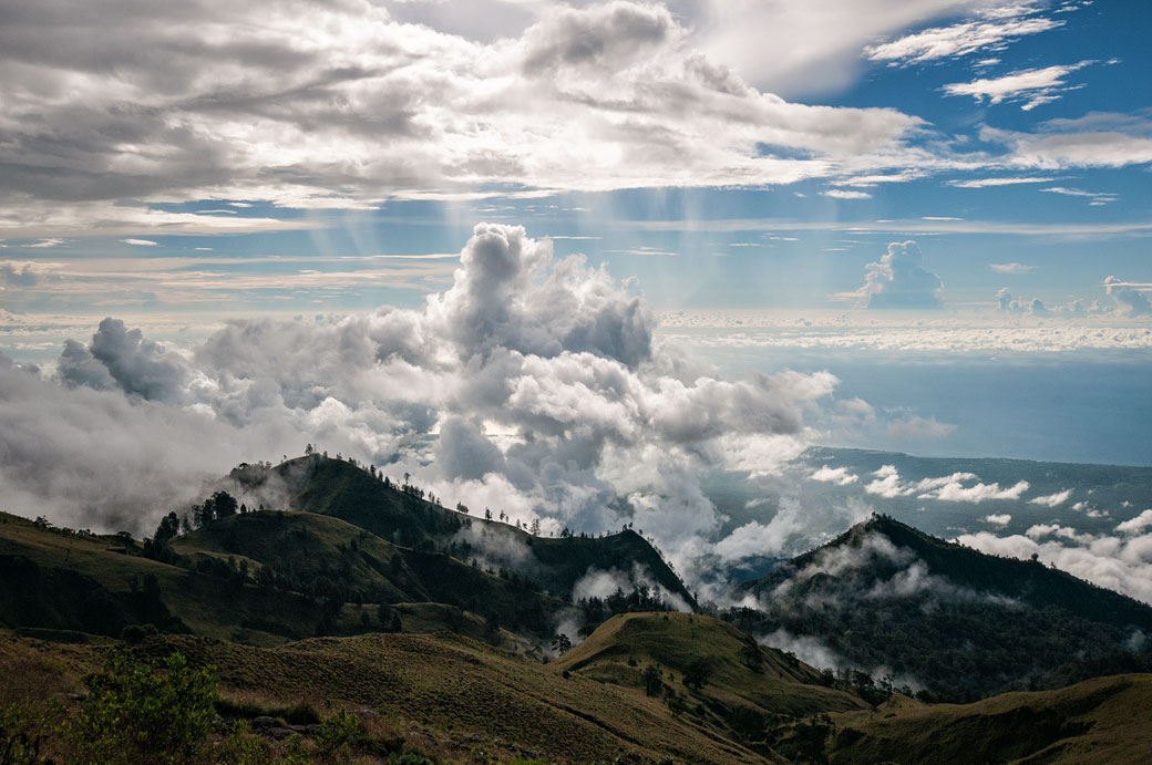 Ciel, mer et nuages depuis le Mont Rinjani, Lombok