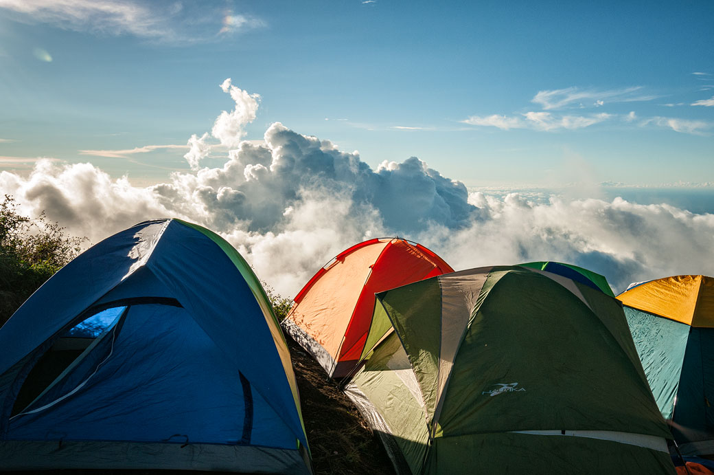 Tentes à Senaru crater rim camp sur le Rinjani