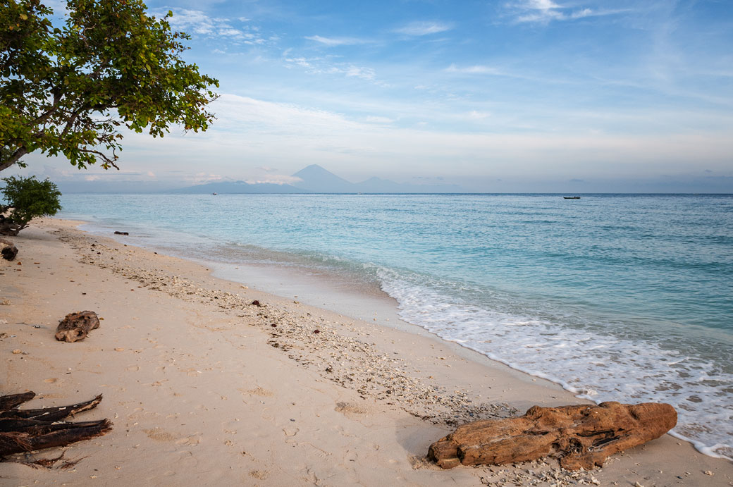 Belle plage sur l'île de Gili Trawangan