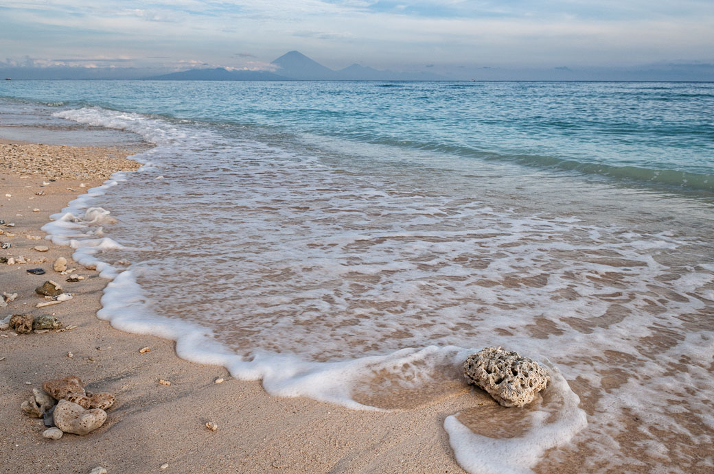 Écume sur une plage de Gili Trawangan