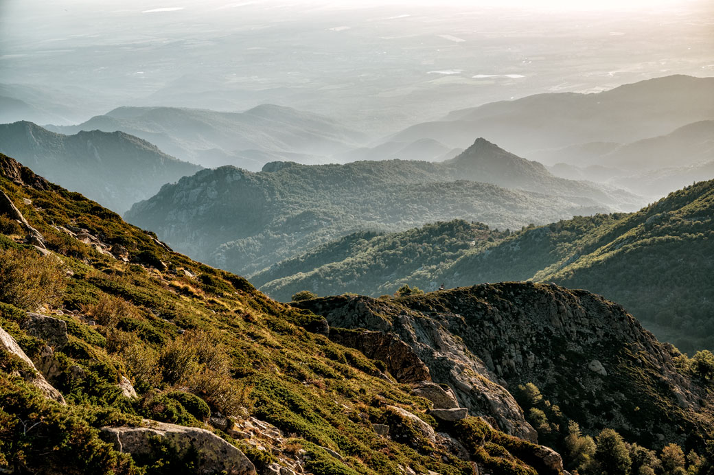 Montagnes et vallées sur la 12e étapes du GR20, Corse