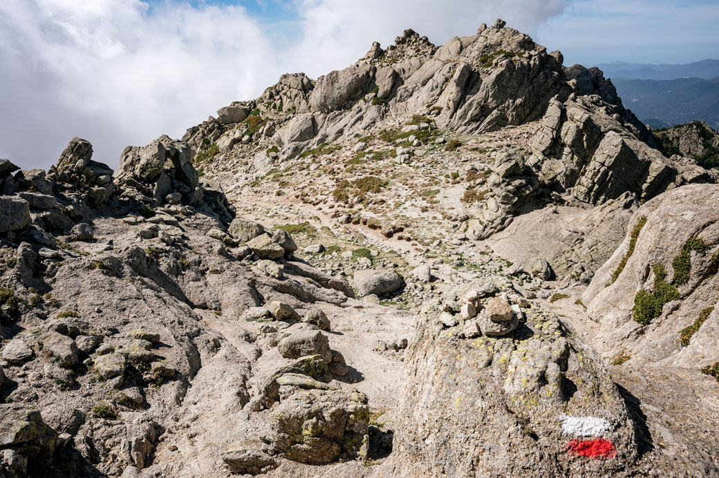 Rochers près du Monte Furmicula sur le GR20, Corse