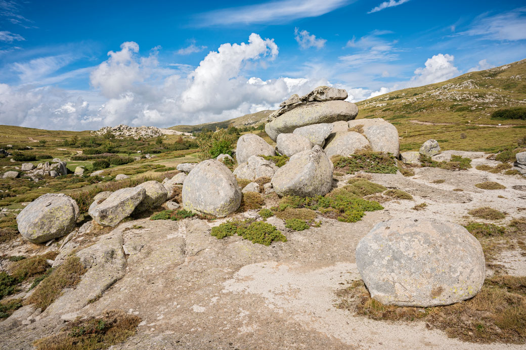 Ciel et chaos rocheux sur le plateau de Coscione, Corse