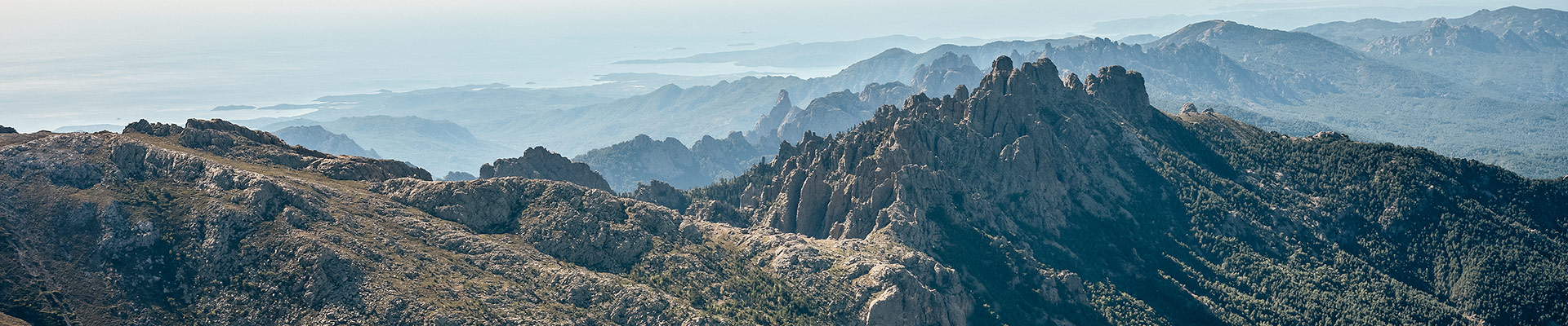 Top image Aiguilles de Bavella depuis le Monte Incudine, Corse