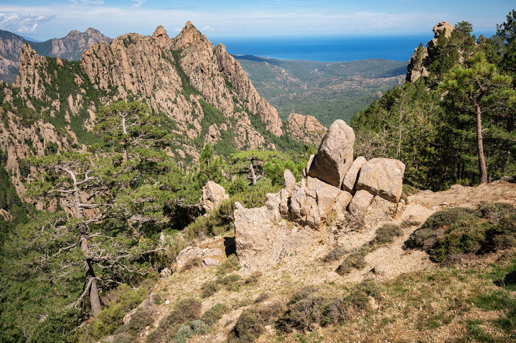 Mer et montagnes depuis le refuge I Paliri, Corse