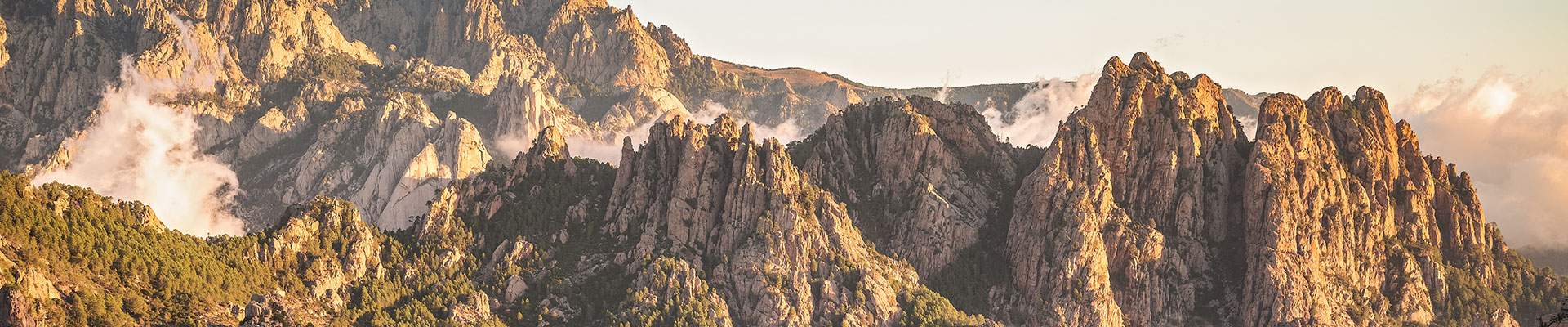 Top image montagnes sur la 16e étape du GR20, Corse