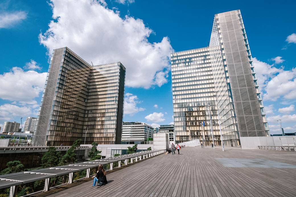 Deux tours de la Bibliothèque nationale de France à Paris