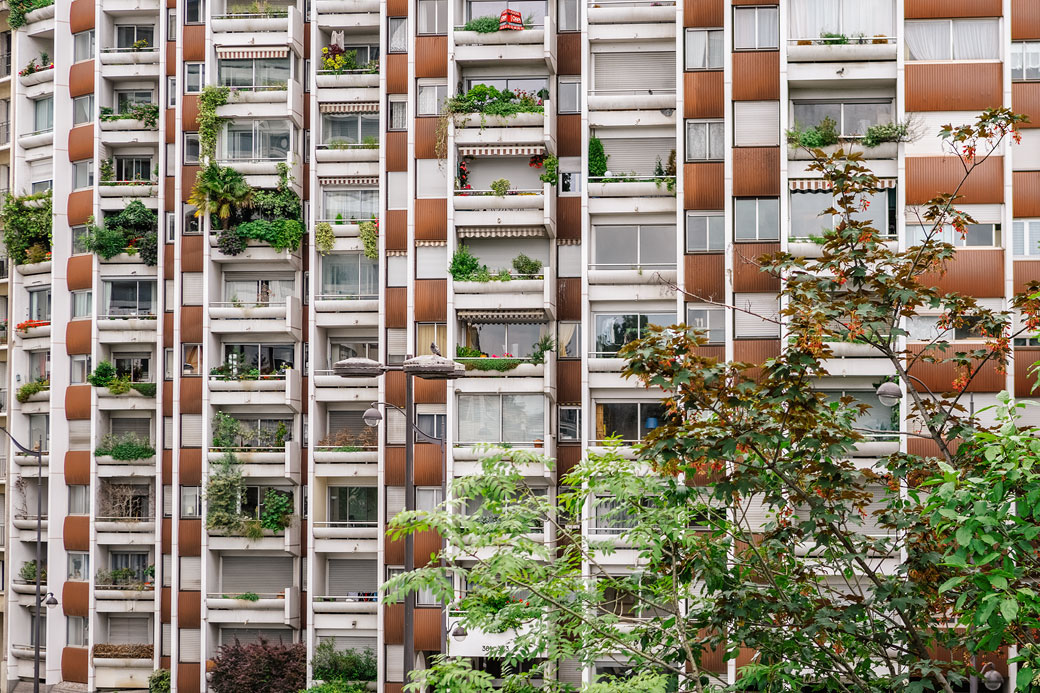 Façade et balcons d'un immeuble du 15e arrondissement de Paris