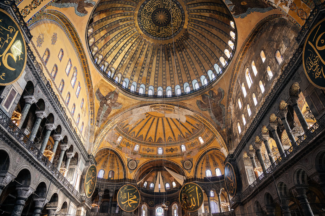 Intérieur de la mosquée Sainte-Sophie à Istanbul