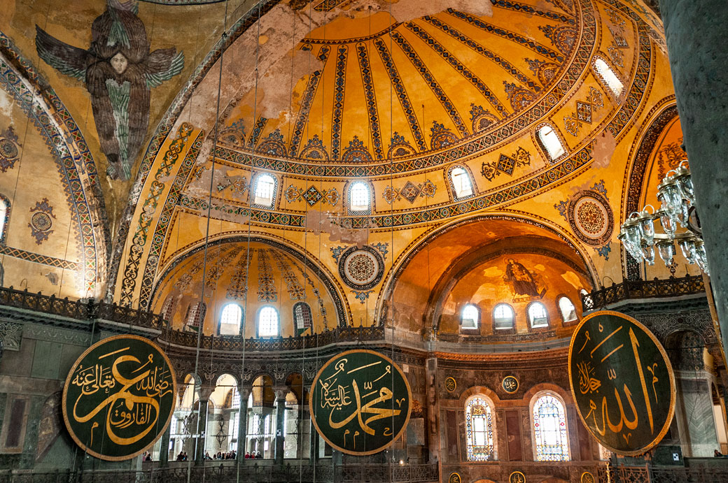 Trois panneaux calligraphiés dans le musée Sainte-Sophie à Istanbul