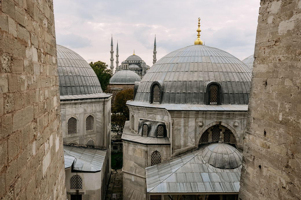 Mosquée bleue depuis Sainte-Sophie à Istanbul