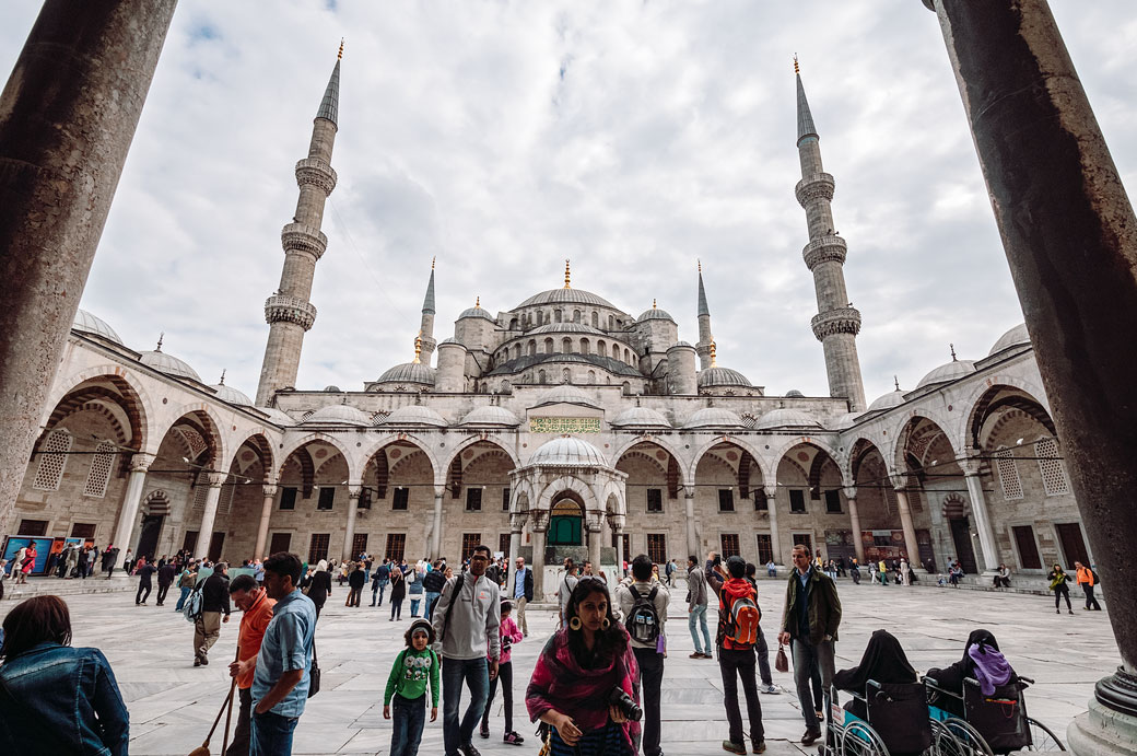 Cour de la mosquée Sultanahmet ou mosquée bleue à Istanbul