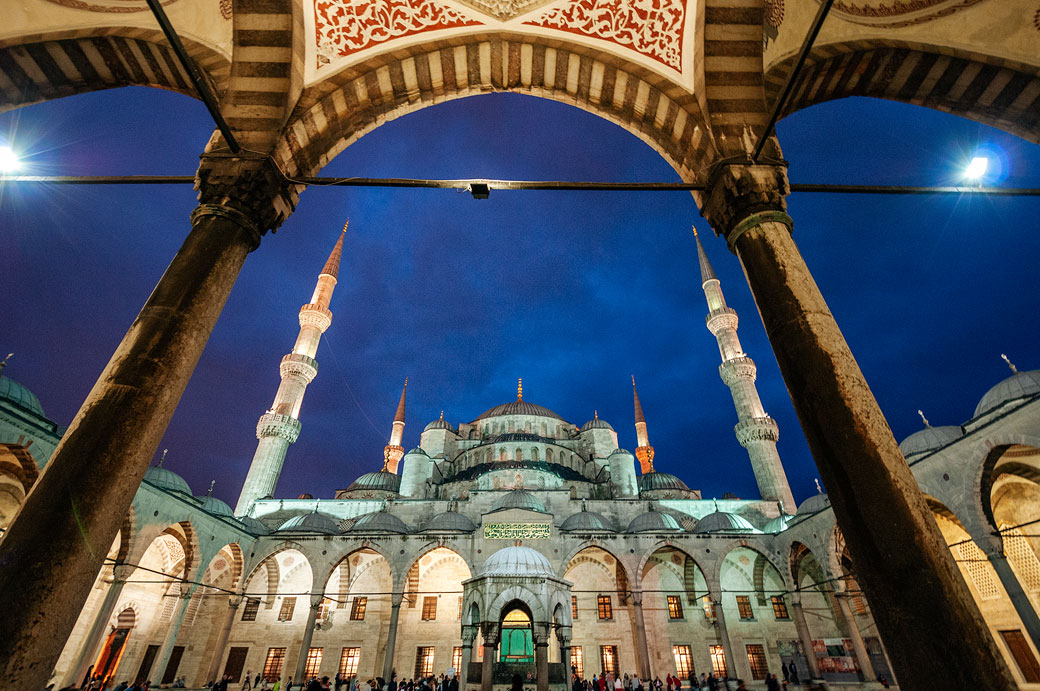 La magnifique mosquée bleue en début de soirée à Istanbul