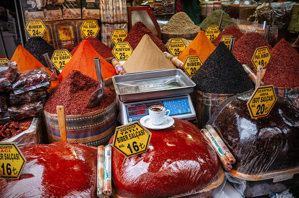Bazar aux épices ou marché égyptien à Istanbul