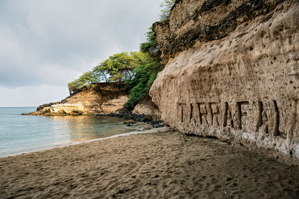 Plage de sable à Tarrafal sur l'île de Santiago, Cap-Vert