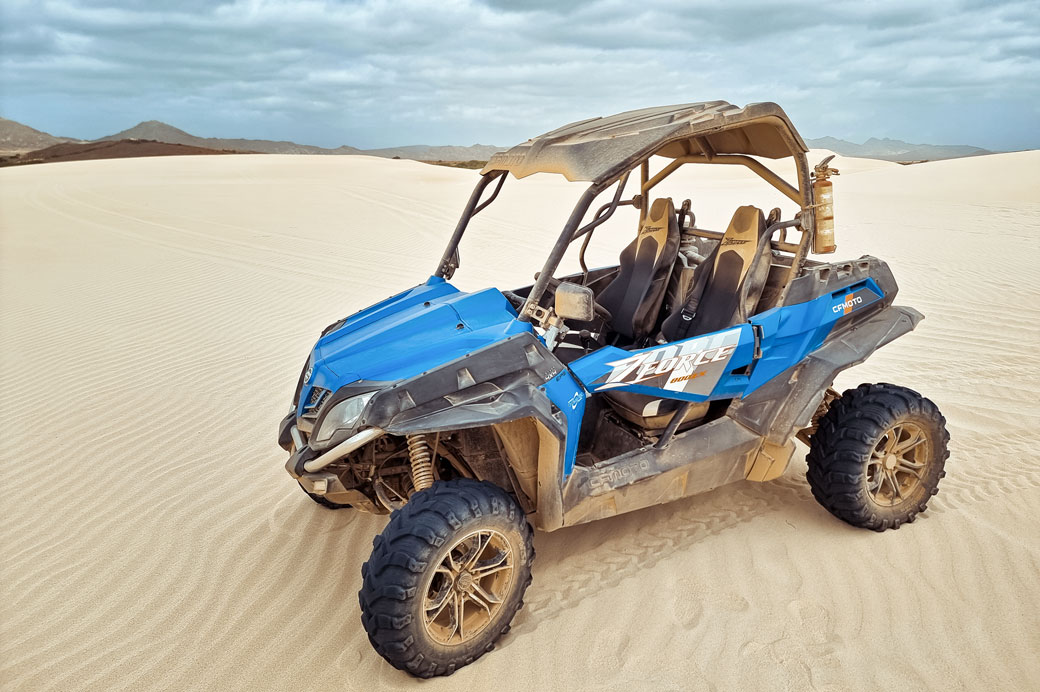 Quad à l'arrêt dans le désert de Viana, île de Boa Vista