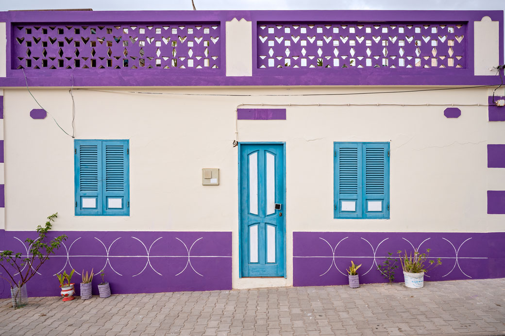 Façade d'une jolie maison dans le village de Bofarreira, Boa Vista