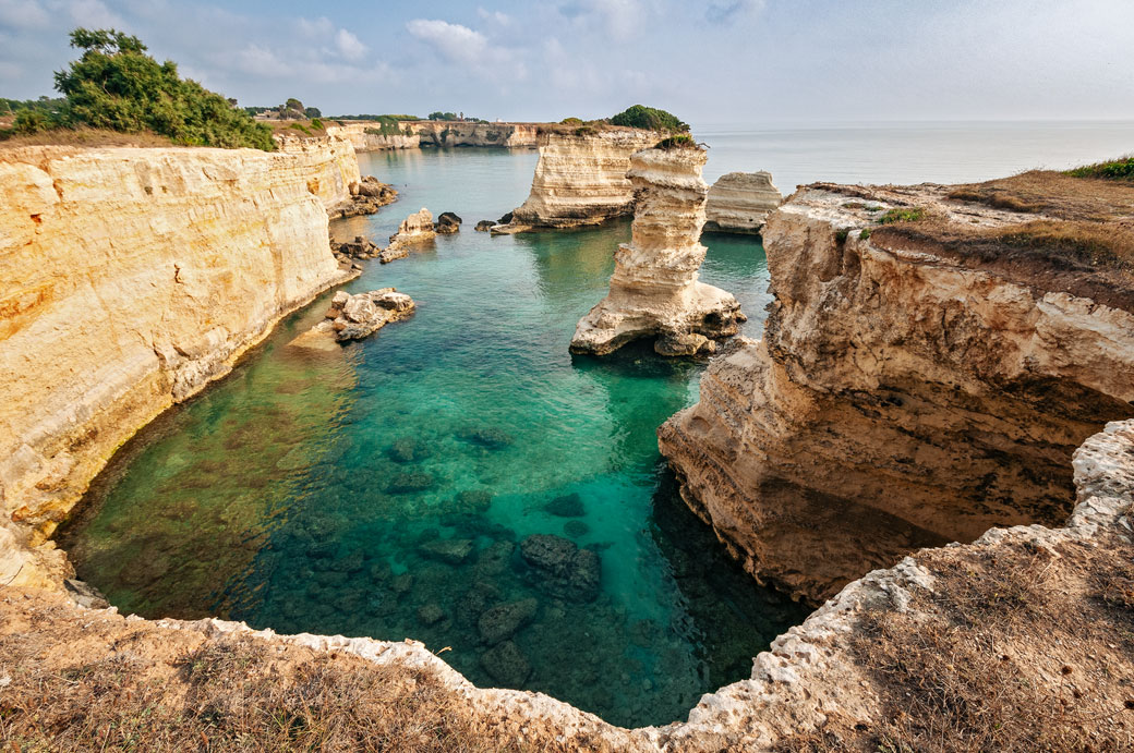 Mer cristalline et côte découpée à Torre Sant'Andrea