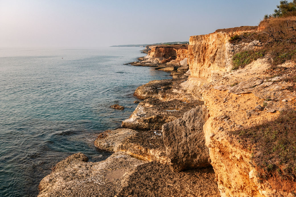 Littoral sauvage dans le Salento