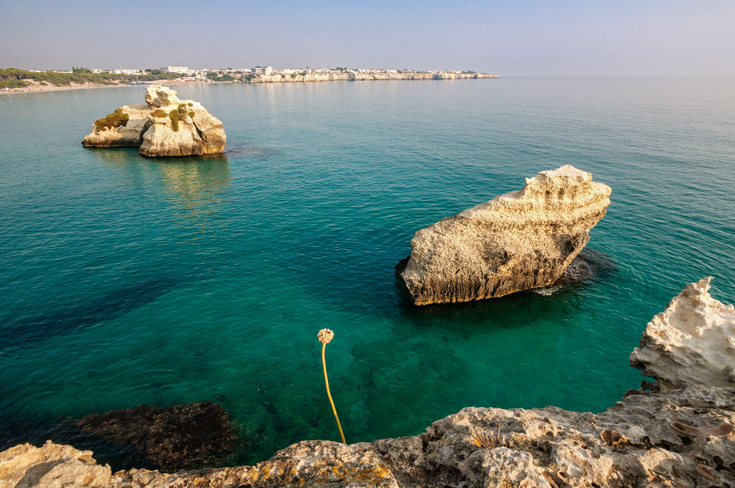 Le Due Sorelle et mer Adriatique près de Torre dell'Orso