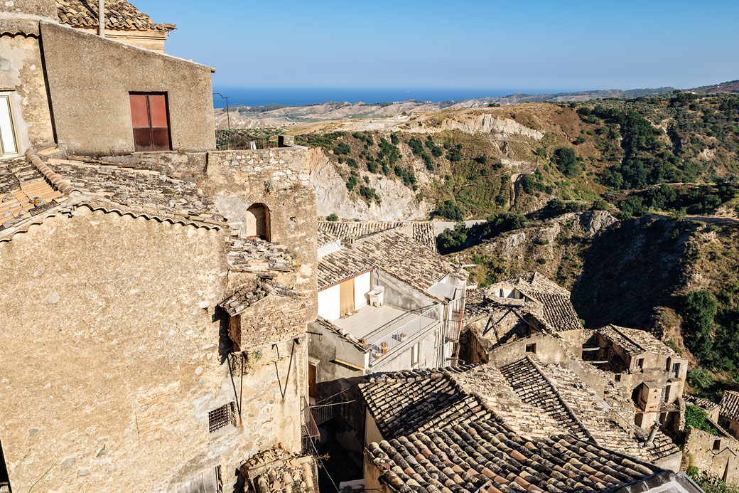 Le vieux village de Badolato en Calabre, Italie