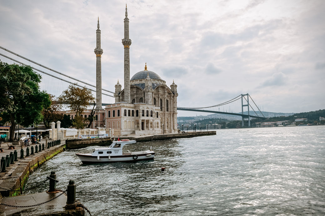 Mosquée Ortaköy et pont des Martyrs du 15-Juillet à Istanbul