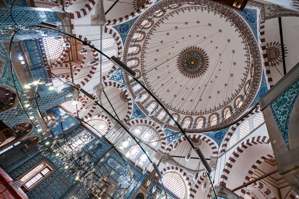 Coupole et intérieur de la mosquée Rüstem Pacha