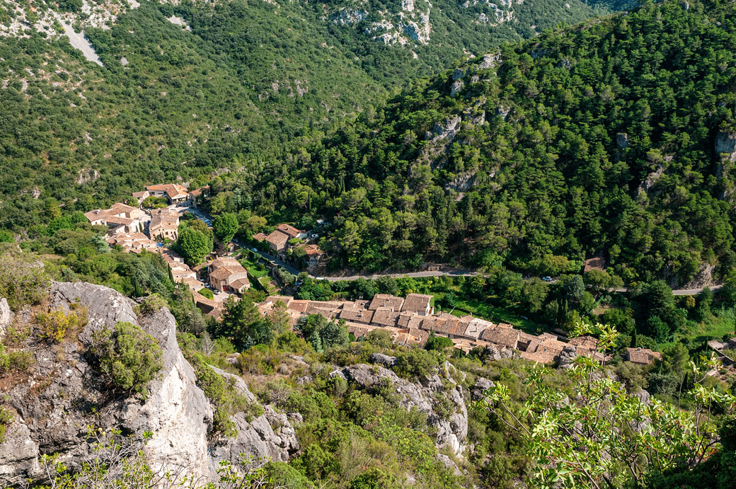 Saint-Guilhem-le-Désert depuis le Château du Géant Saint-Guilhem-le-Désert depuis le Château du Géant