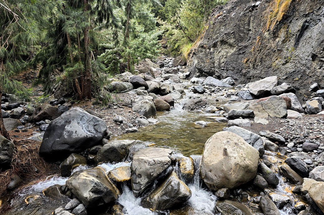 Traversée de la rivière des Galets entre La Nouvelle et Marla