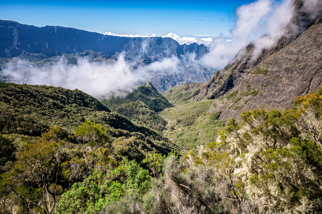 Randonnée sur le GR R2 dans le cirque de Cilaos