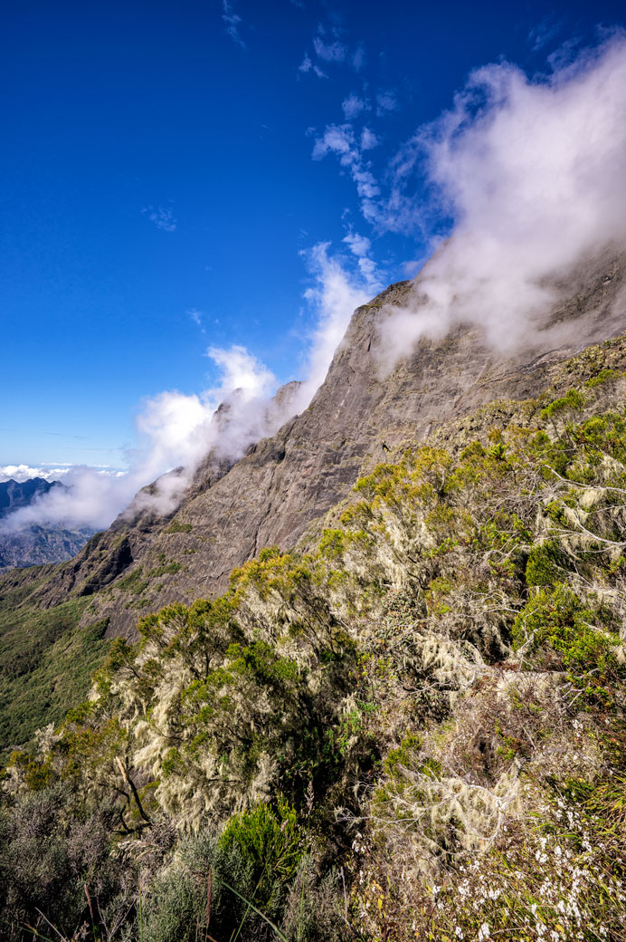 Falaises et nuages dans le cirque de Cilaos