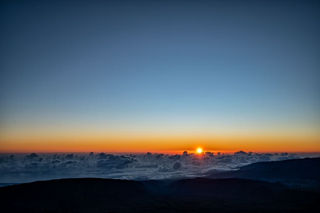 Lever de soleil sur l'océan Indien depuis le Piton des Neiges Lever de soleil sur l'océan Indien depuis le Piton des Neiges