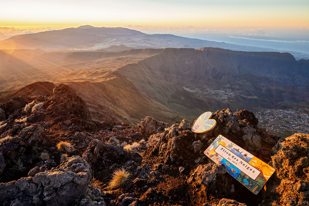 Lever de soleil au sommet du Piton des Neiges, La Réunion