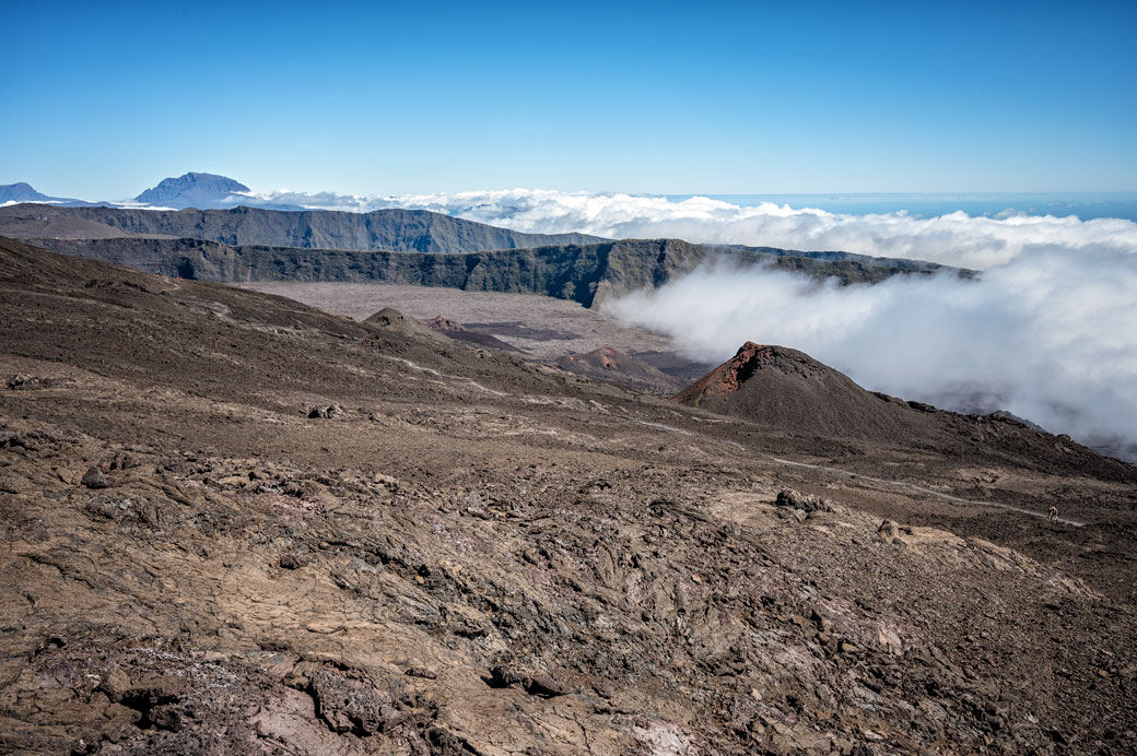 Vue sur le Piton des Neiges depuis le Piton de la Fournaise