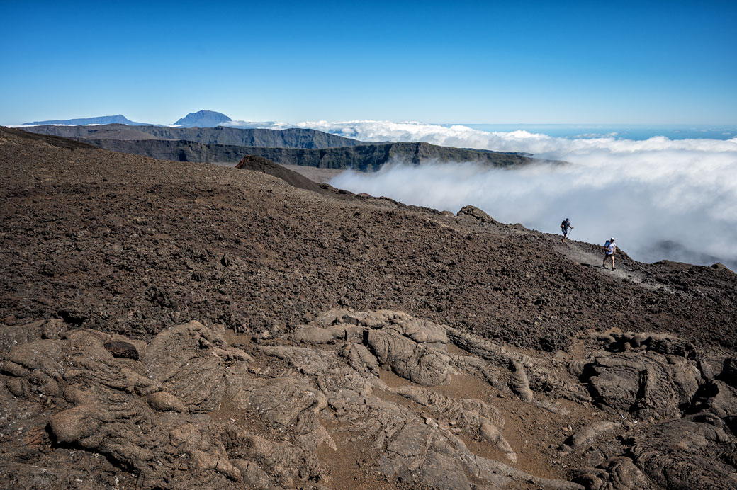 Randonneurs sur le Piton de la Fournaise