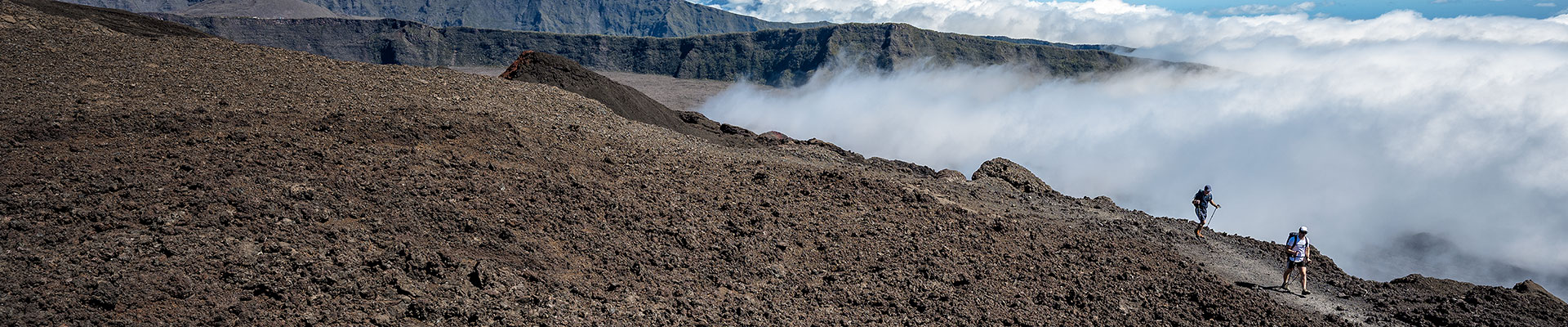 Top image randonneurs sur le Piton de la Fournaise