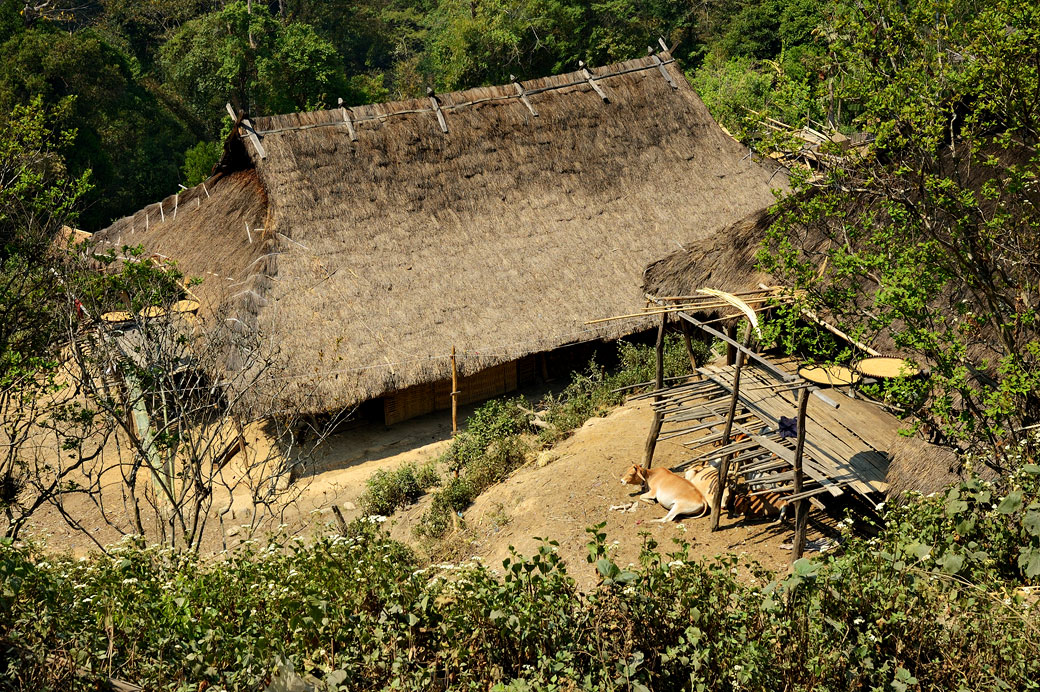 Longue maison de la tribu Loi dans le village de Wun Nyat, Birmanie