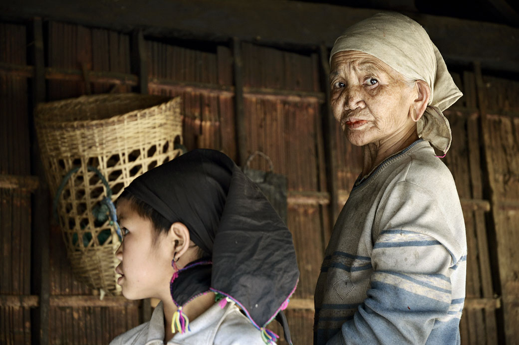 Grand-mère Loi dans sa maison à Wun Nyat, Birmanie