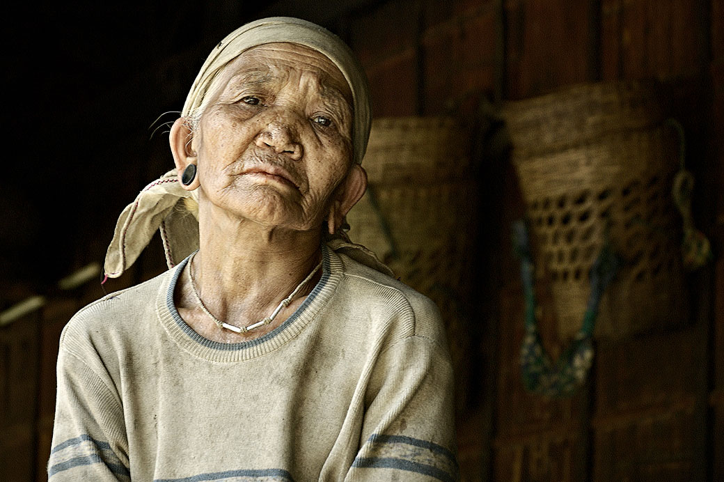 Vieille femme de la tribu Loi à Wun Nyat, Birmanie