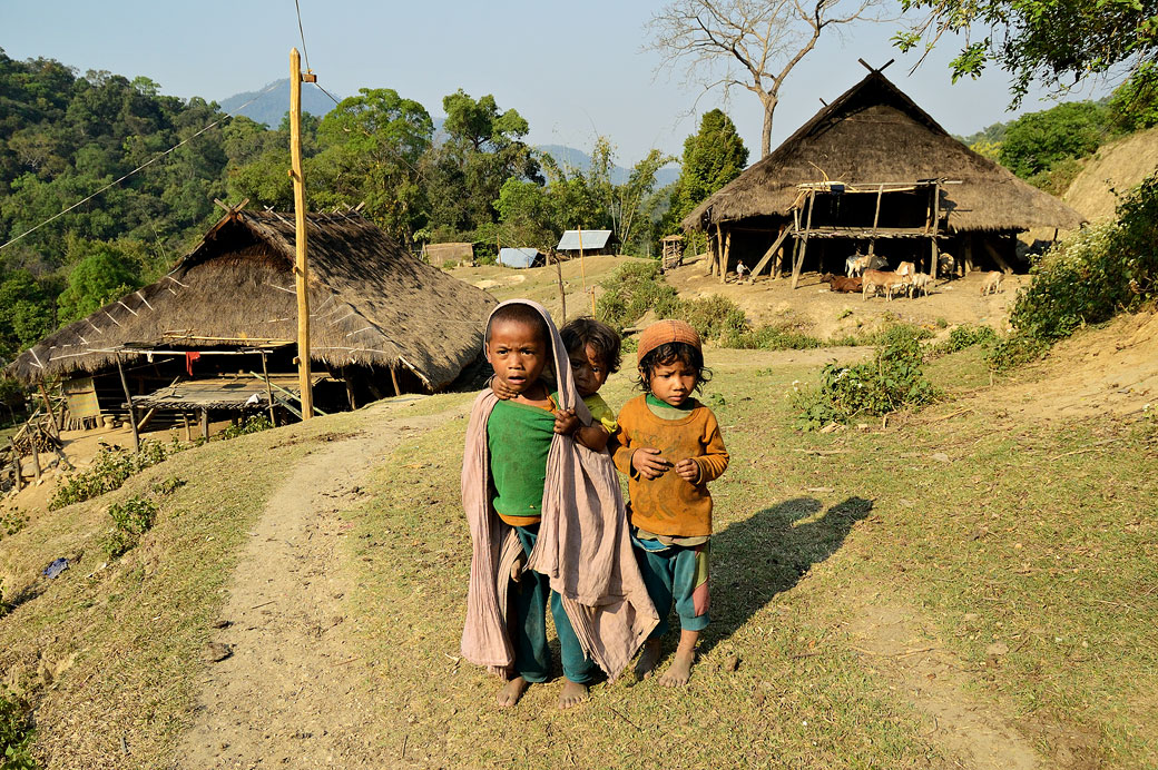 Enfants dans le village Loi de Wun Nyat, Birmanie