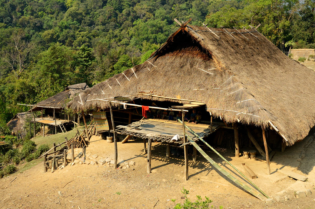 Grande maison de la tribu Loi dans le village de Wun Nyat, Birmanie