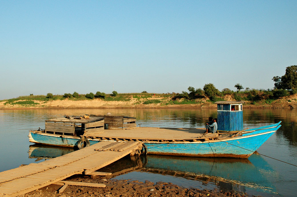 Bateau débarcadère à Inwa (Ava), Birmanie