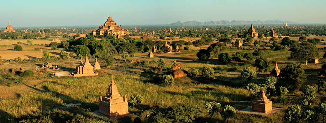 Panoramique de la plaine de Bagan et ses nombreux temples, Birmanie