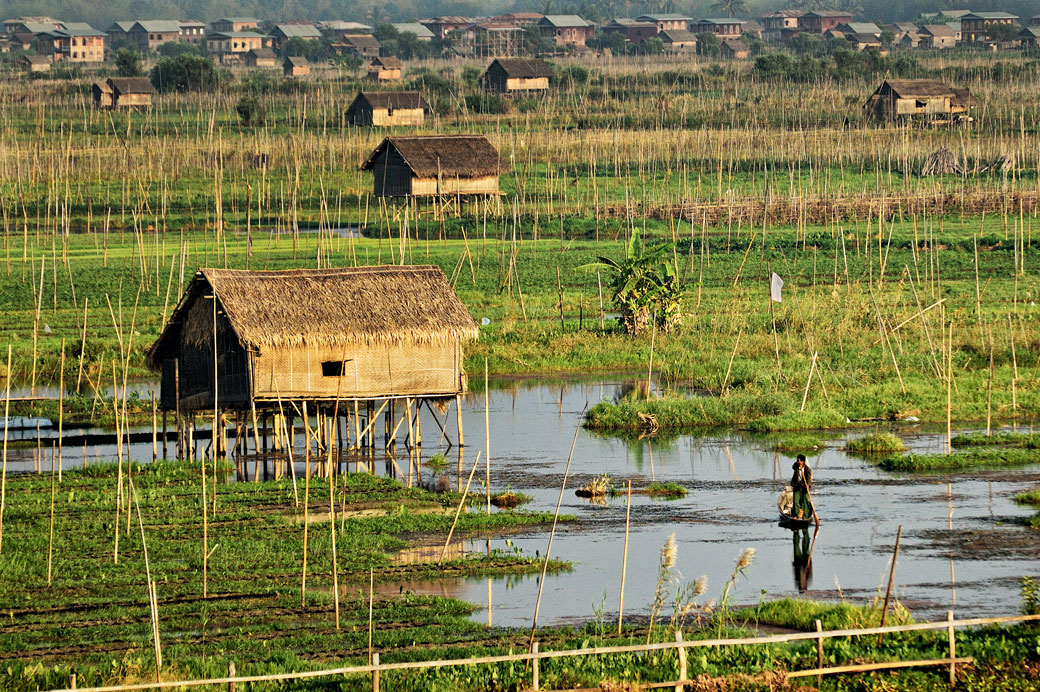 Ambiance matinale dans un village du lac Inle, Birmanie