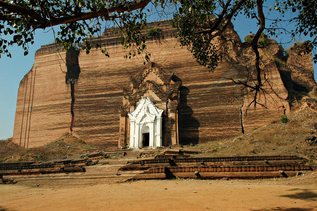 La pagode inachevée de Mingun, Birmanie