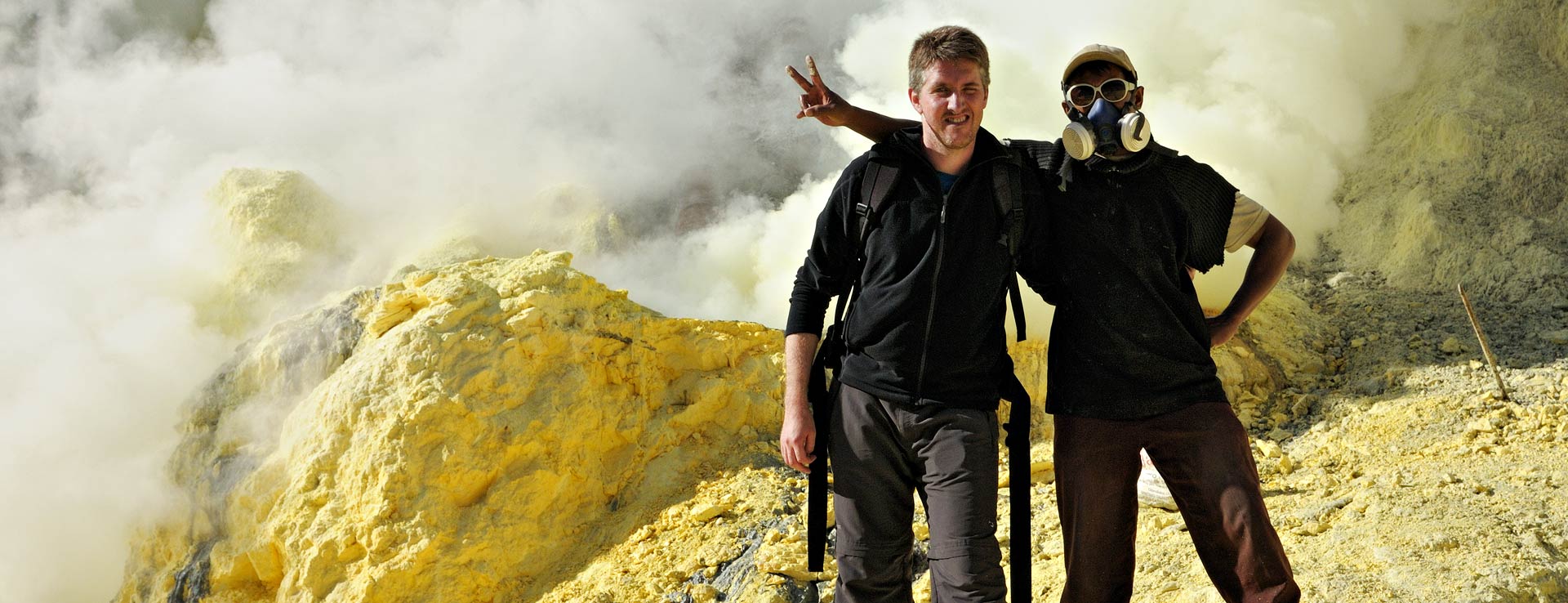 Pascal Boegli sur le volcan Kawah Ijen, Indonésie